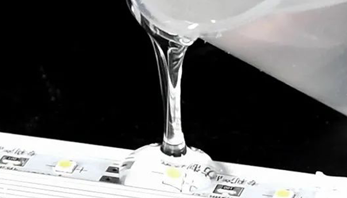 【有机硅粘接胶】在照明行业应用中常基材开裂的原因？